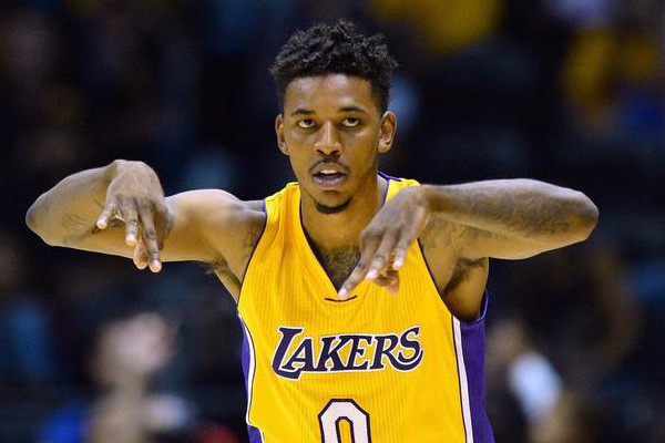 意媒：邓弗里斯的伤势不必过多担忧，预计可出战米兰德比（意媒：邓弗里斯伤情无大碍，有望出战米兰德比）