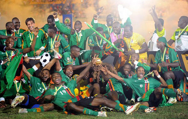 梅西的冠军总数比同期世界上任何俱乐部的冠军总数都要更多！