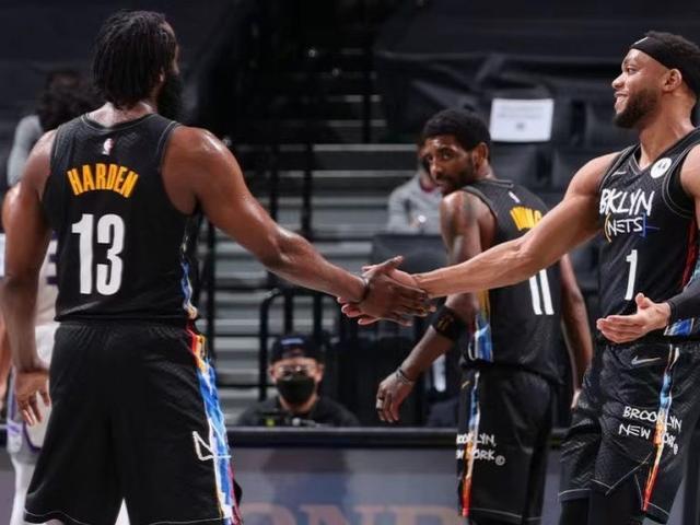 国脚关键进球助球队晋级淘汰赛（国脚关键破门，球队闯入淘汰赛）