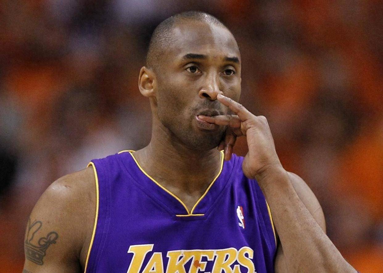 终于有正面贡献！杨瀚森前场板先助攻三分 然后快攻再助攻扣篮（杨瀚森迎来高光时刻：抢前场板助攻三分，快攻再送扣篮助攻）