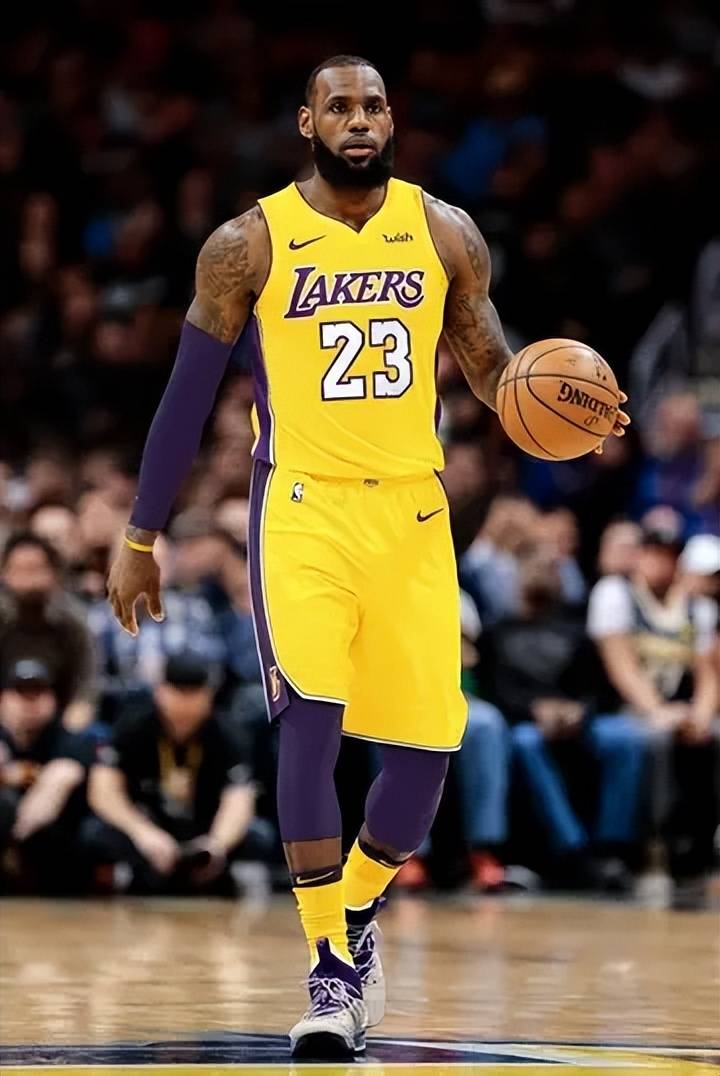 每体：拉波尔塔曾对贝尔纳尔说过，总有一天他会成为巴萨队长（世界体育报：拉波尔塔曾鼓励贝尔纳尔，称其终有一日会戴上巴萨队长袖标）